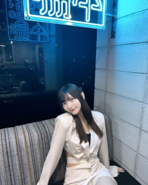 Marina Yamada Instagram - .
きのうの‪イベントの夜の衣装。
ずっとおうちにあったけど着たことなくて..笑
ようやく着れたのです。

会場の雰囲気にぴったりだった🖤

Barいそうでしょ？
(飲んでるのは炭酸水)