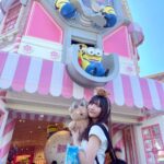 Marina Yamada Instagram - . 京都行ったときUSJ行けたので そのときの投稿していく！ ミニオンだいすきなのがよくわかる写真🍌 ミニオンパークほんとにだいすき〜空間がほんとにかわいい 欲しかったカチューシャあったんだけど売り切れてて.. ハロウィンバージョンのティムのぬいぐるみ買った🧸🖤 このあとちゃちゃのおもちゃにする予定だったけど あんまりお気に召さなかったみたいで 今はわたしのベッドの上にいます🥺 #USJ #ミニオン #オーバーオール #ミニオンコーデ のつもりだったけどキャストさん何人かにマリオと勘違いされたりもした(黄色いTシャツパーク内のどこかで売られてると思って用意せず行ったらどこにもなかった) USJ ユニバーサルスタジオジャパン