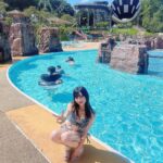 Marina Yamada Instagram - . 今年の夏しっかり楽しんだのに インスタ全然更新してなかったので 夏が終わる前に..！ 上京してきて初めてのプールだった️🩵 プライベートで水着着たのもたぶん10年振りくらい？かも しっかり焼けた！！！！！！！！ #東京サマーランド #プール #デニム水着 #デニムビキニ #swimwear
