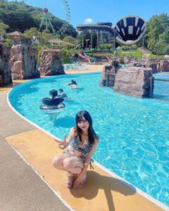 Marina Yamada Instagram - . 今年の夏しっかり楽しんだのに インスタ全然更新してなかったので 夏が終わる前に..！ 上京してきて初めてのプールだった️🩵 プライベートで水着着たのもたぶん10年振りくらい？かも しっかり焼けた！！！！！！！！ #東京サマーランド #プール #デニム水着 #デニムビキニ #swimwear