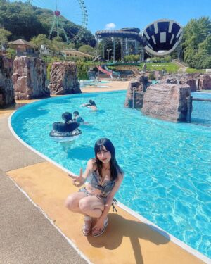 Marina Yamada Instagram - .
今年の夏しっかり楽しんだのに
インスタ全然更新してなかったので
夏が終わる前に..！

上京してきて初めてのプールだった️🩵
プライベートで水着着たのもたぶん10年振りくらい？かも

しっかり焼けた！！！！！！！！

#東京サマーランド #プール 
#デニム水着 #デニムビキニ #swimwear