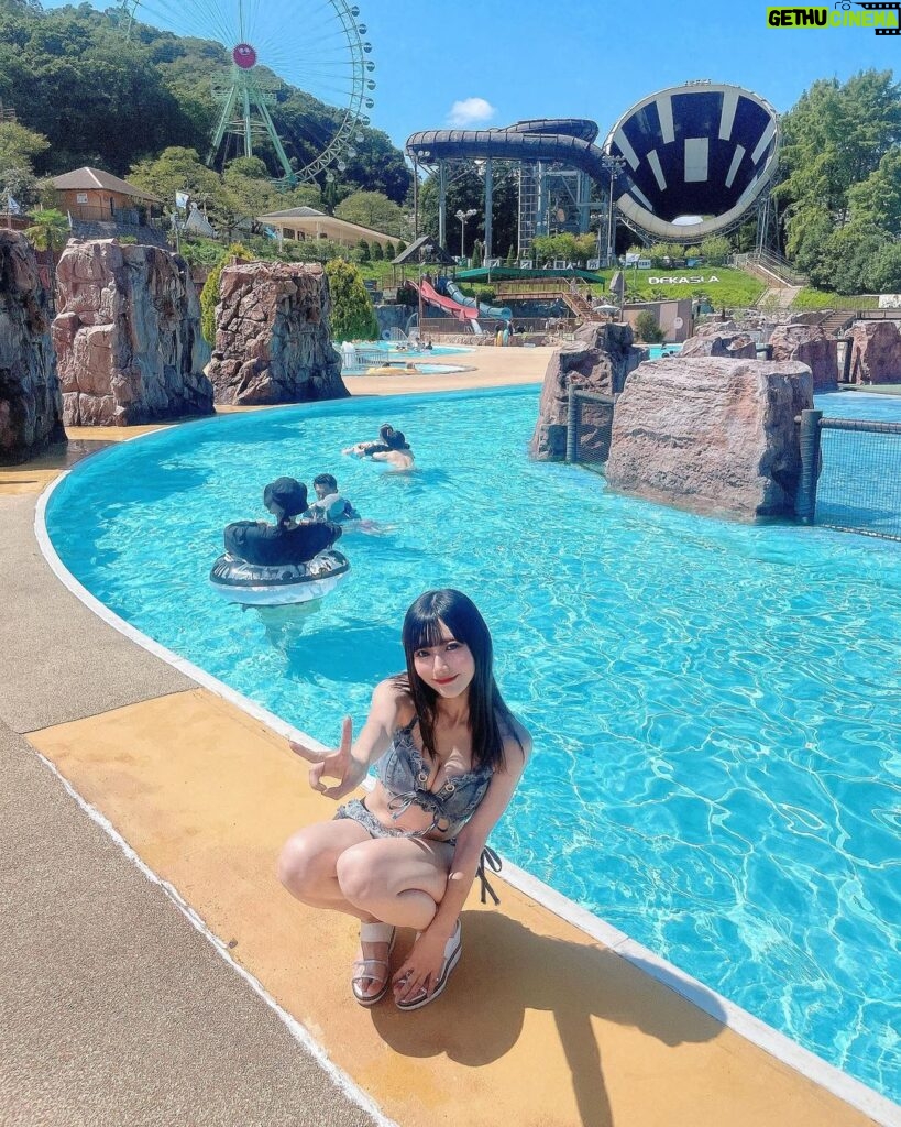 Marina Yamada Instagram - . 今年の夏しっかり楽しんだのに インスタ全然更新してなかったので 夏が終わる前に..！ 上京してきて初めてのプールだった️🩵 プライベートで水着着たのもたぶん10年振りくらい？かも しっかり焼けた！！！！！！！！ #東京サマーランド #プール #デニム水着 #デニムビキニ #swimwear