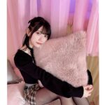 Marina Yamada Instagram - . 2023年も本当にありがとうございました🐇♡ 振り返ってみると今年も、 声優としてのお仕事はもちろん いろんなジャンルのお仕事させて頂けたなあ。 楽しかった！！と思える一年でした！ その中でたくさん考えたり悩むこともありましたが、 その度に友達や家族、周りの方々に支えて頂きました。 ファンの方々も、 1年に何度も何度もイベントやライブなど たくさん足を運んでくださったり、 なかなか会えない方でもお手紙を送ってくださったり、 いろんな方法で愛を伝えてくださって。 本当にありがたいです。ありがとうございます。 感謝してもしきれないくらい、 わたしの活力になっています..❁¨̮ 関わって下さった全ての方に感謝。 2024年もまた1年、 皆様と共に笑顔で過ごしていけたらと思います⠉̮⃝︎︎🤍 来年もよろしくね！ 良いお年を！ #2023 #大晦日