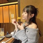 Marina Yamada Instagram - . おいしいものって なんでこんなおなかに入ってっちゃうんだろうね〜。 この前食べた串カツがとっても美味しかった...🥹 何本でもいけた🥹🥹 ストップって言うまで出てくるやつ、 何本食べたかわからなくなって 食べ終わった串の数見てびっくりするからだめだね🧸笑 でもほんと食べてるときって幸せ〜 食べるだけのロケとかしたいなあ、お仕事来ないかな 美味しく食べるのでよろしくお願いします。(？)