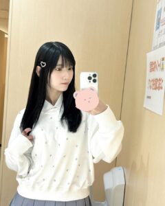 Marina Yamada Instagram - . 2023年仕事納めでした！ 最後のお仕事はギルドロ番組収録·͜· ︎︎ たくさん笑っておわりました♡ 今日のお洋服かわいいって褒められたので 載せておきます！ @jumelle_jp のトップスお気に入り🤍 気温が落ち着かなくて体調崩しやすかったりするので みんな体調に気をつけて元気に年越ししようね🐥 #提供 フジテレビ