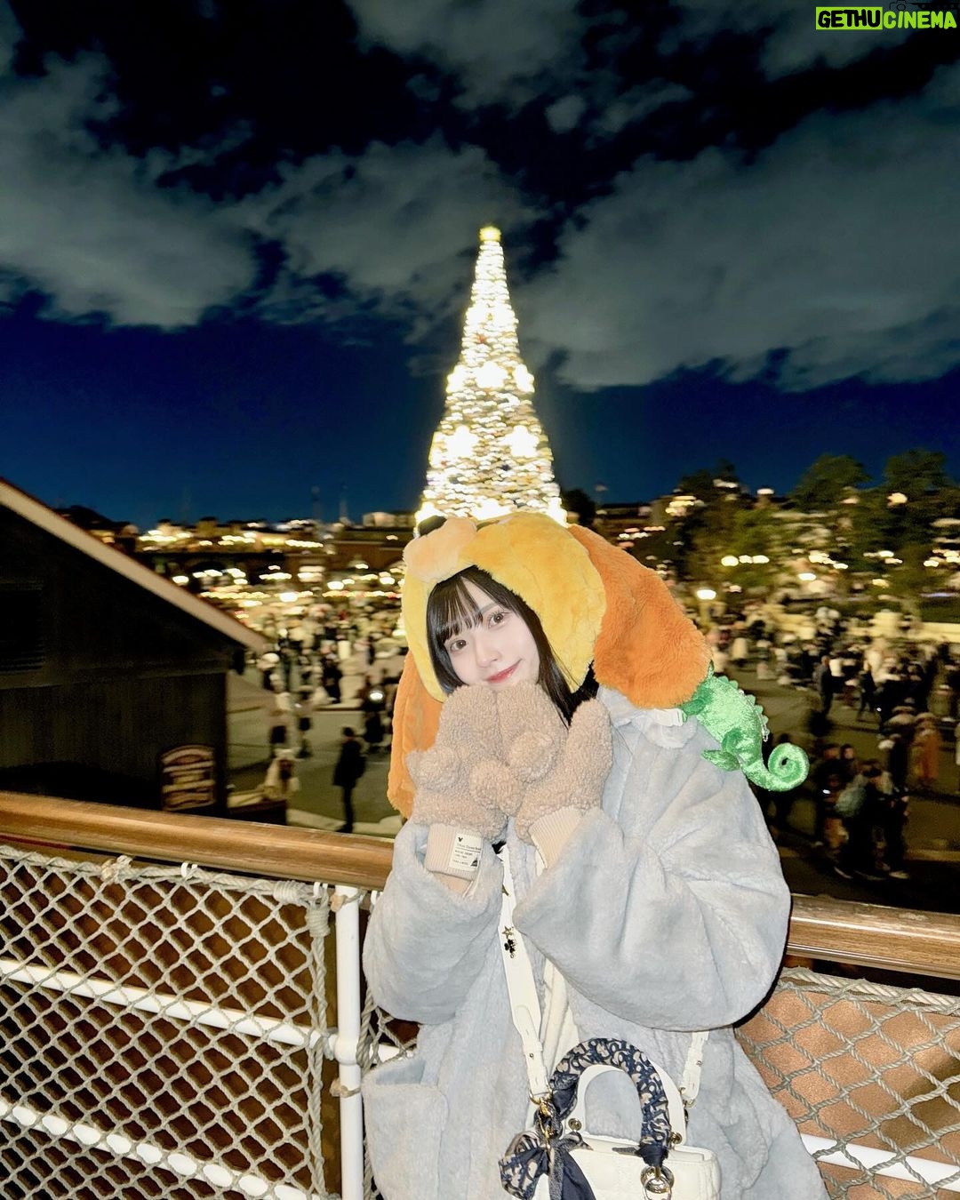 Marina Yamada Instagram - . 今年のクリスマスはバタバタで 当日はそれらしいことできなかったけど クリスマス前にたくさん楽しめたからおっけー🎅🏻🎄 昨日今日は外歩いてるとみんなキラキラで幸せそうで やっぱりクリスマスっていいなあーってなった♡ みんなはどんなクリスマス過ごしましたか?🧸 #ディズニークリスマス #クリスマス #christmas #Xmas #東京ディズニーシー #ディズニーシー #disneysea #disney #クリスマスディズニー Tokyo DisneySea
