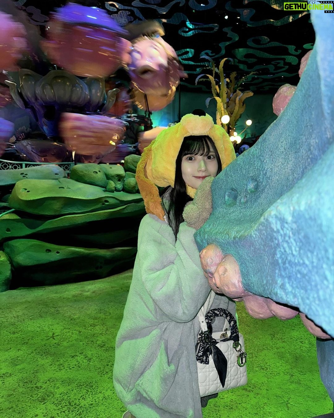 Marina Yamada Instagram - . 🪸🧜🏻♀️𓈒𓂂𓏸 朗読劇のアフタートークのときに言ってたけど この前ディズニーシー行ってきました! クリスマスシーズンのディズニー素敵すぎた🎄.* #ディズニークリスマス #クリスマス #christmas #Xmas #東京ディズニーシー #ディズニーシー #disneysea #disney #クリスマスディズニー マーメイドラグーン (Mermaid Lagoon)