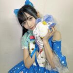 Marina Yamada Instagram – .
改めまして、
「Tokyo 7th シスターズ 2053 2nd Live Brightestar」
DAY1.DAY2 ありがとうございました!🩵💫
会場に来てくださったみなさんも配信で見てくださったみなさんも
たくさんSNSを通して感想を送ってくださったり、
1日目終了後書いてくださったお手紙を早速2日目に頂いたりして。
お手紙からもみなさんの文字で感想をいただいて
今日も改めてお手紙読んだら、
ほんとに嬉しすぎて..涙がでてきました😭
みんながそれぞれの思いでわたしたちのことを見ててくださって
キャラクターたちへの愛もたくさん伝えてくださって、、
ほんとにね、みんなのおかげで頑張れています。
シオネちゃんが連れてきてくれたこのステージで
たくさん、だいすきなシオネちゃんの魅力を届けたいとおもいながら、
わたしの精一杯のパフォーマンスを届けさせて頂きました🫧
届いたかな?
どの曲も大事で大好きで、
歌詞も曲調もAsterlineらしさ全開で、
1曲1曲進んでいく度、みんなの上がっていく熱量が感じられて
本当に楽しい時間だったなあ。🩵
本番迎えるまでは初めての声出しOKのライブという緊張と、
2ndライブを迎える緊張と、
Asterlineでスタートを切る緊張と、、
ほかにもいろんな緊張があったけど、
幕が落ちて支配人さんたちのお顔見たら吹っ飛びました!!!✨️笑
楽しく笑顔でステージに立てたことがいちばん嬉しかった!
ほんとーーーーーーーに、関わってくださったみなさんのおかげです。
みんなだいすきです。
いつもありがとう、そしてこれからもナナシスを、
2053をよろしくお願いします!
またすぐみんなに会えますようにっ🐧🩵
朝凪シオネ役 山田麻莉奈
#t7s #ナナシス #t7sBrightestar 江戸川区総合文化センター 大ホール