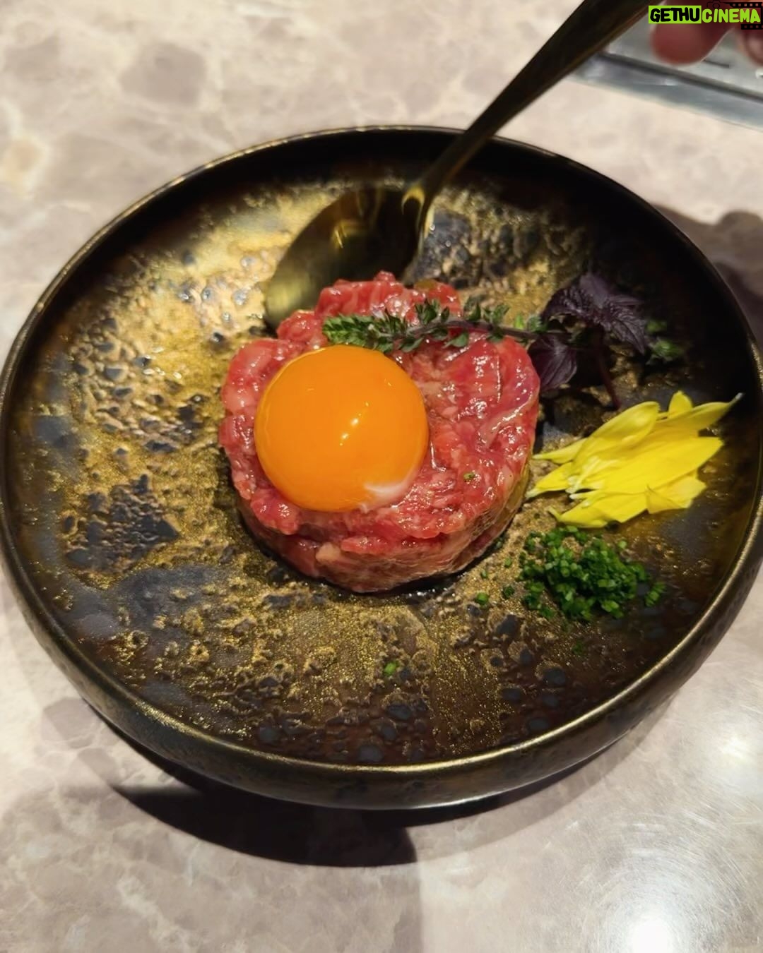 Marina Yamada Instagram - . 先週ライブ前最後の焼肉いってきた🥺🤍 気になってた恵比寿の牛姫♡ @ushihime_ebisuhonten 今年10月にオープンしたばっかりだから もちろんきれいだったし、 全席完全個室だから落ち着きあって過ごしやすかった..✨️ お肉のクオリティーもぜんぶ高くて どれもおいしかったんだけど わたし的に特にユッケおいしすぎた🥹🥹 今まで出会ってきたユッケの中で いちばんすきだった、、ほんとに食べて欲しい そして是非お店に行く方は なんと今回『この投稿を見た!』で 人数分の牛タンカレーを提供して頂けるそうなので是非 牛タンカレーもたべてきてください🍛🤍 ライブおわったらぜっったいまた食べいく💪🏻 #牛姫 #恵比寿ディナー #恵比寿デート #恵比寿焼肉 #恵比寿グルメ #PR