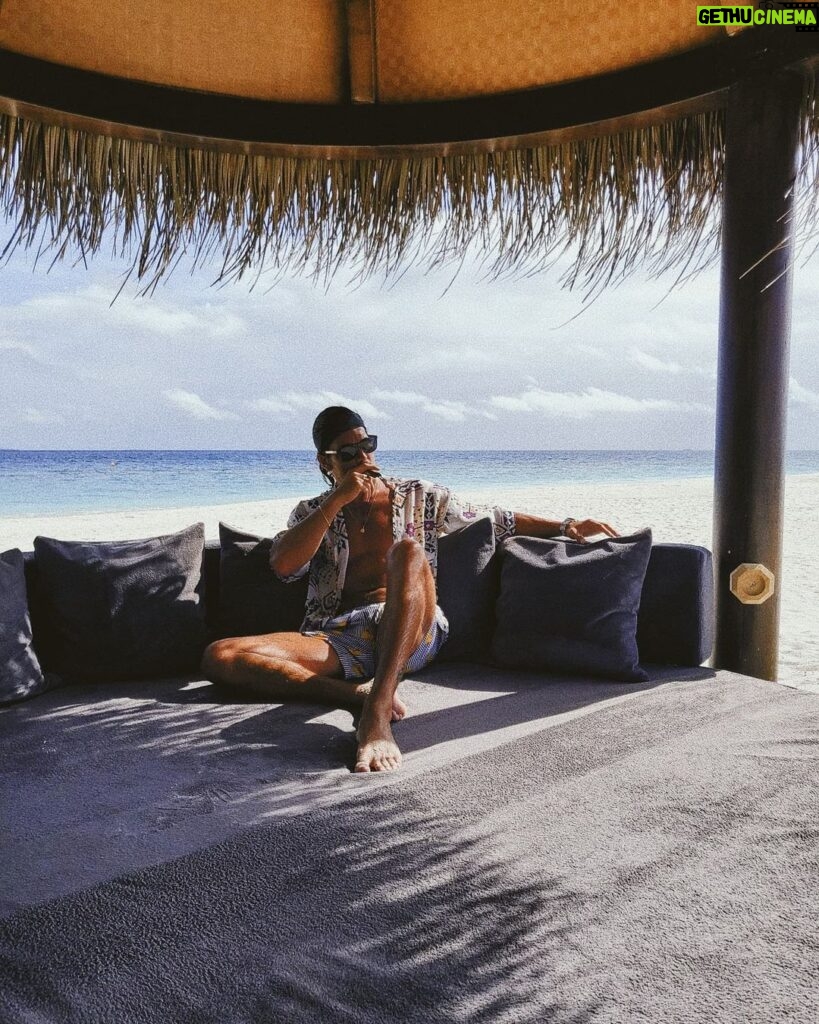 Mario Casas Instagram - 🌴😎 🌊🐚 🌞 🙏🏻🤍 @viajesnuba @joalimaldives #joalimaldives JOALI Maldives