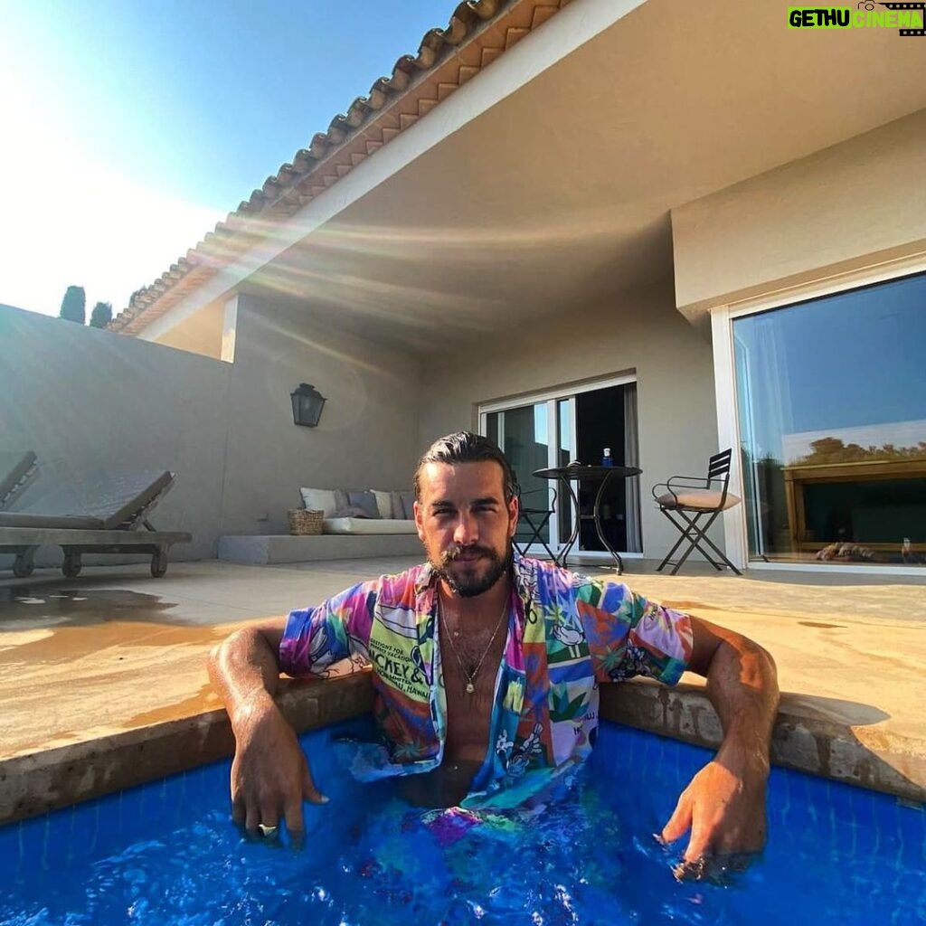 Mario Casas Instagram - 🌴Tranquilo y tropical 🌴 🦋 @viajesnuba experiencias únicas❤ @masdetorrent Mas de Torrent Hotel & Spa
