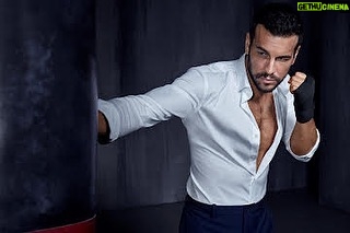 Mario Casas Instagram - El éxito es cuestión de actitud. ¡Nosotros lo sabemos! #TheIconAttitude #AntonioBanderasPerfumes