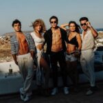 Mario Casas Instagram - Gracias de nuevo, @casamigos por un viaje inolvidable en familia, a ciegas. #houseoffriends #mikonos