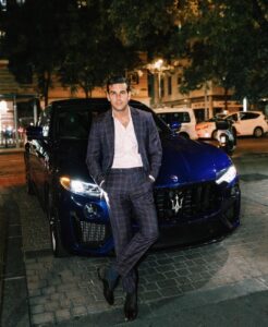 Mario Casas Instagram - Gracias a tod@s los que nos acompañasteis ayer en el preestreno de #NoMatarás, mañana llegamos a las salas y gracias como siempre a @maserati_es #maseratilevantetrofeo @maseratibilbao ❤️