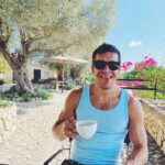 Mario Casas Instagram - Buenos días ☀️ 🥐 - @viajesnuba Finca Serena Mallorca