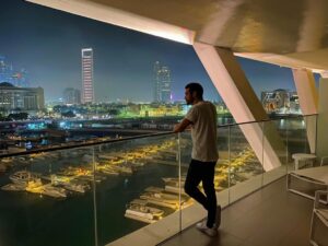 Mario Casas Instagram - Abu Dhabi is like walking on the moon!!!