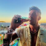 Mario Casas Instagram – ¡Summer vibes!
@cocacola_esp 
#CokeStudio
#RealMagic
#publi Mad Cool Festival