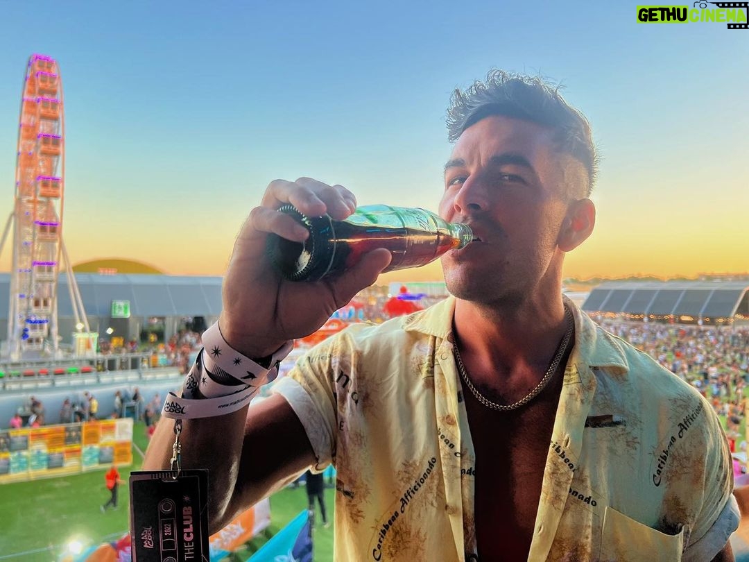 Mario Casas Instagram - ¡Summer vibes! @cocacola_esp #CokeStudio #RealMagic #publi Mad Cool Festival