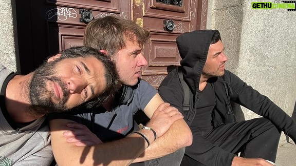 Mario Casas Instagram - ¡Uno de los viajes más bonitos de mi vida! Gracias a tod@s los que me habéis acompañado y ayudado en mi primera película como director. Espero que la disfrutéis. La hemos hecho con el máximo amor posible ;) Ya disponible en todos los países @netflix