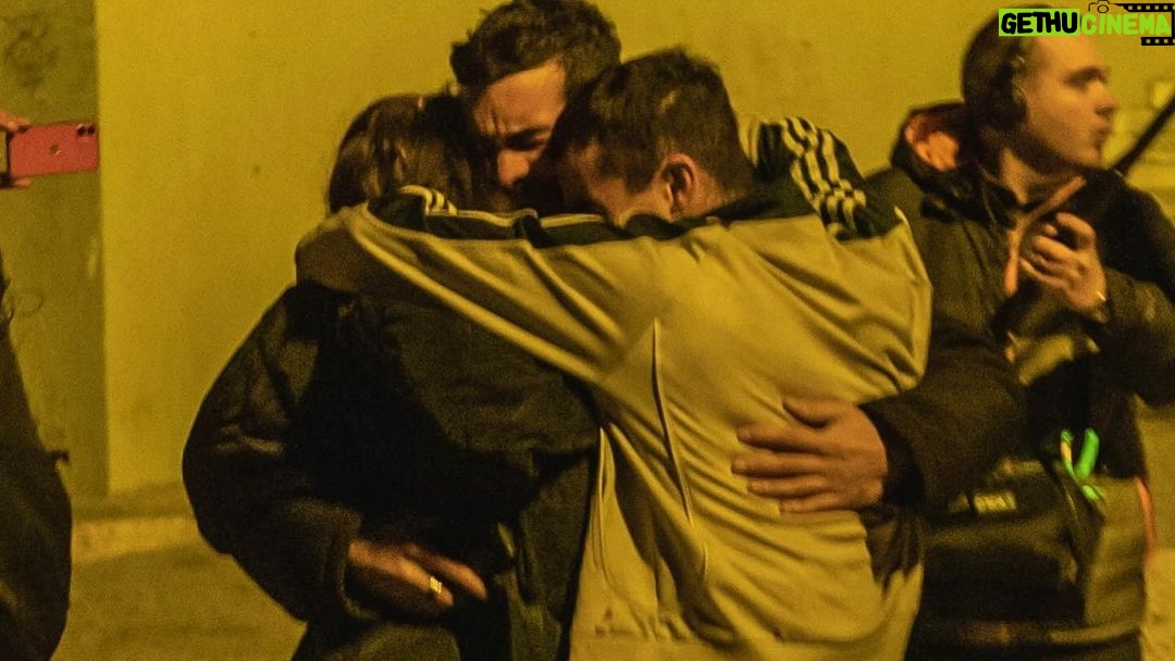 Mario Casas Instagram - ¡Uno de los viajes más bonitos de mi vida! Gracias a tod@s los que me habéis acompañado y ayudado en mi primera película como director. Espero que la disfrutéis. La hemos hecho con el máximo amor posible ;) Ya disponible en todos los países @netflix