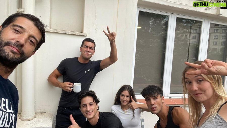 Mario Casas Instagram - ¡Uno de los viajes más bonitos de mi vida! Gracias a tod@s los que me habéis acompañado y ayudado en mi primera película como director. Espero que la disfrutéis. La hemos hecho con el máximo amor posible ;) Ya disponible en todos los países @netflix