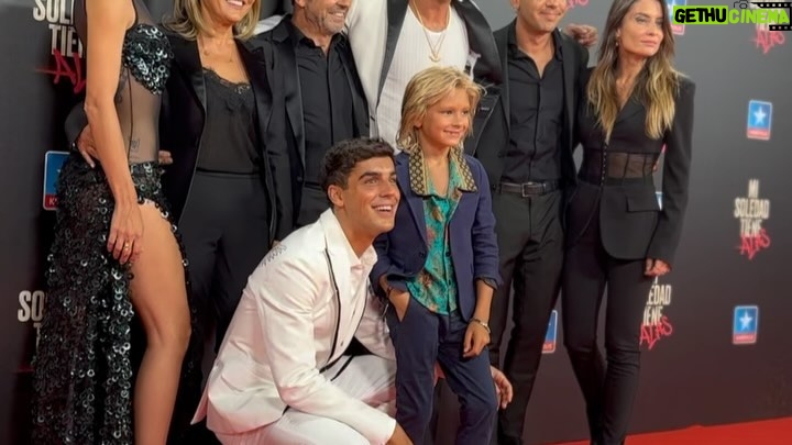 Mario Casas Instagram - ¡Uno de los viajes más bonitos de mi vida! Gracias a tod@s los que me habéis acompañado y ayudado en mi primera película como director. Espero que la disfrutéis. La hemos hecho con el máximo amor posible ;) Ya disponible en todos los países @netflix