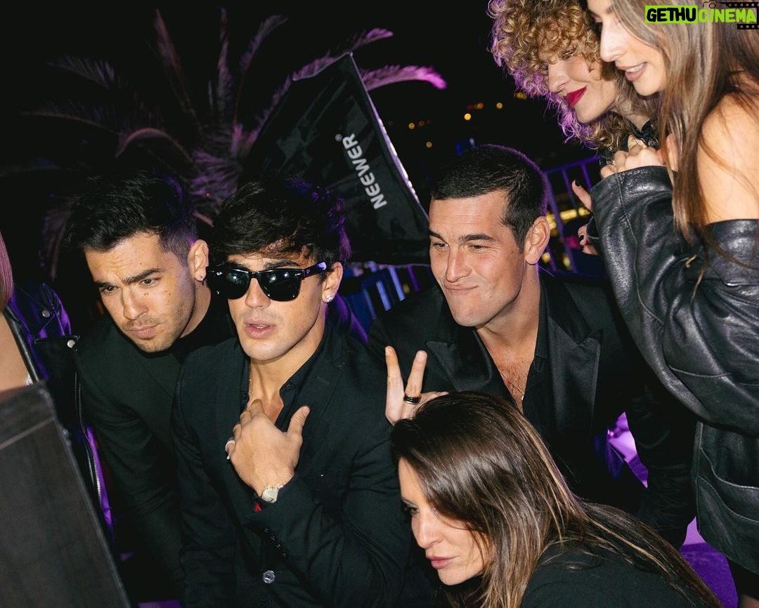Mario Casas Instagram - #aboutlastnight en Familia!!! ;) Club Financiero Genova