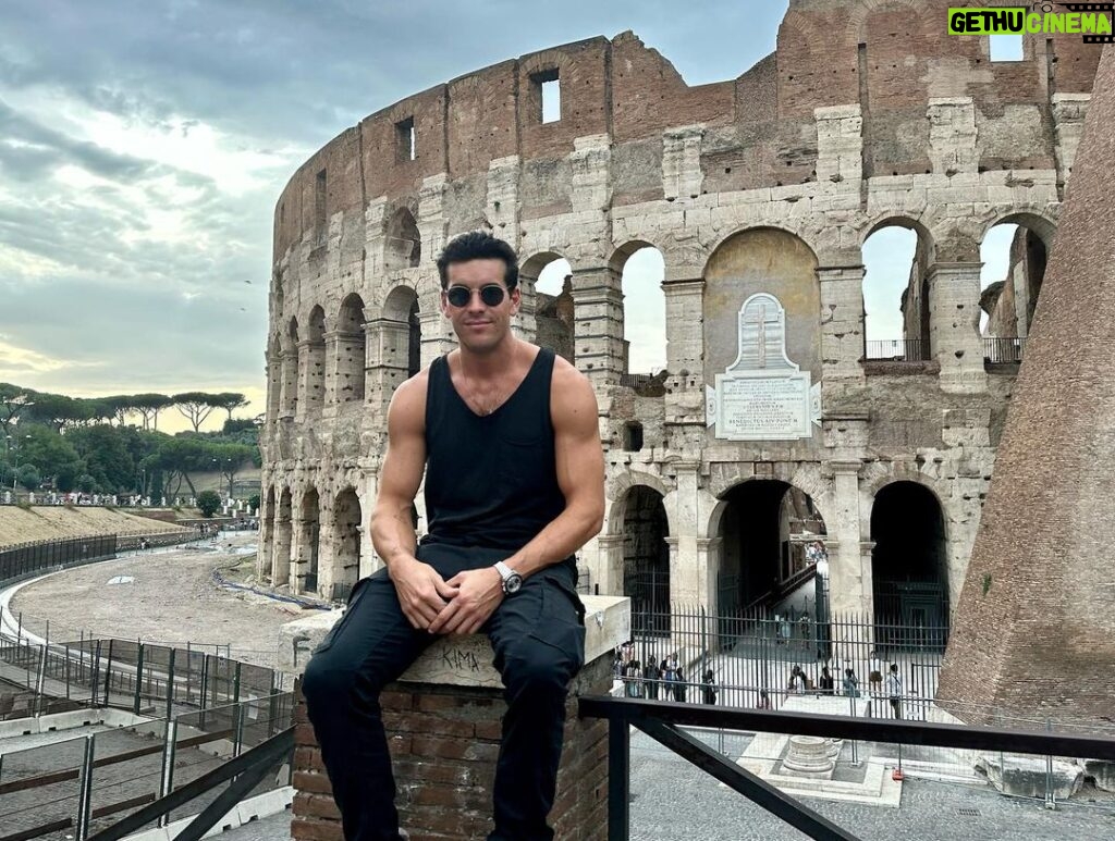 Mario Casas Instagram - Un paseo por Roma… @anantarapalazzonaiadi