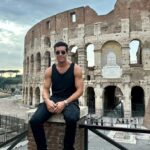 Mario Casas Instagram - Un paseo por Roma… @anantarapalazzonaiadi