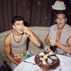 Mario Casas Instagram - By @valero_rioja para @misoledadtienealas_pelicula 
@oscar_casas_ @holacom