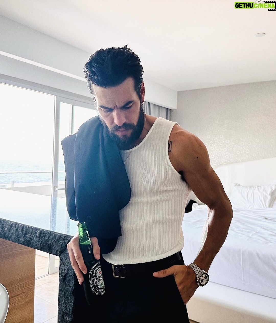 Mario Casas - 605.5K Likes - Gracias @heineken_es por invitarme a ver la final de la Champions #UCL #heineken
#publi