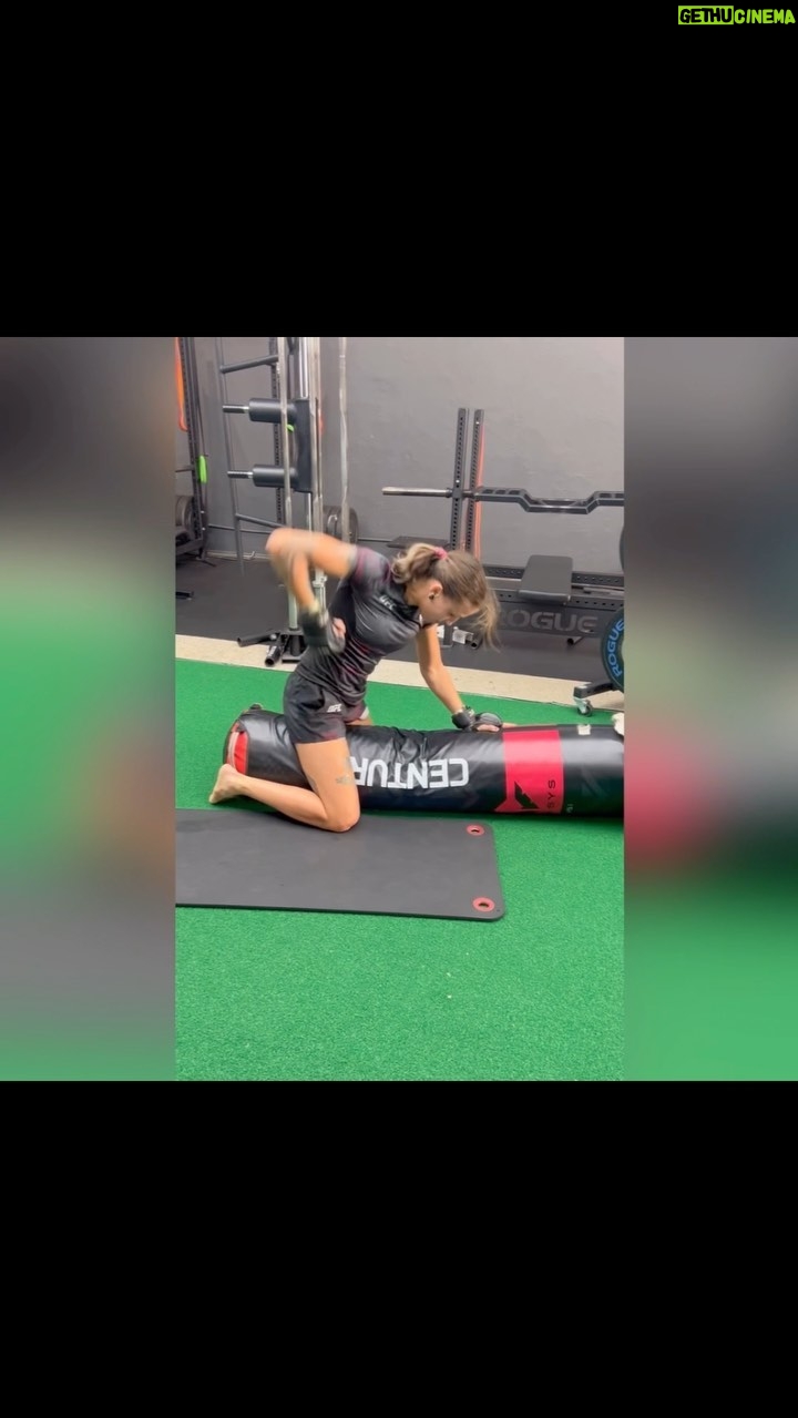Mariya Agapova Instagram - 😼 #mma #ufc #fighting #backtohurtbusiness