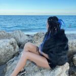 Mariya Agapova Instagram - Когда ты поднимаешься, твои друзья узнают, кто ты. Но когда ты падаешь, ты узнаешь, кто твои друзья . Для меня этот год был больше о потерях, чем о приобретениях. Спасибо всем моим друзьям, кто как то накормил, приютил, подвез или помог. За этот год мне так и не удалось выйти в ресурсное состояние, чтобы отблагодарить всех моих друзей, кто помог мне. Но это я планирую сделать в следующем году. Самое главное в жизни это окружать себя людьми, которые хотят лучшего для вас, а не от вас. За этот год я могла бы и умереть. Но по какой то из причин я все еще тут. Так что хейтеры сильно не радуйтесь. Я вам еще подерусь😉 When you rise, your friends will know who you are. But when you fall, you find out who your friends are. For me, this year has been more about losses than gains. Thanks to all my friends who somehow fed, sheltered, gave a ride or helped. During this year, I have not managed to get into a resourceful state to thank all my friends who helped me. But I plan to do this next year. The most important thing in life is to surround yourself with people who want the best for you, not from you. During this year, I could die. But I'm still here for some reason. So haters don't get too happy. I'll fight next year again 😉 #happynewyear #results2022 #beach #floridawinter Miami, Florida
