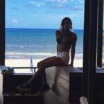 Mariya Agapova Instagram - Нормальные люди боятся и переживают за свою жизнь и здоровье. Но мы не из таких людей😂 Normal people are afraid and worry about their lives and health. But we are not those type of people😂 #beach #rest Pompano Beach Pier