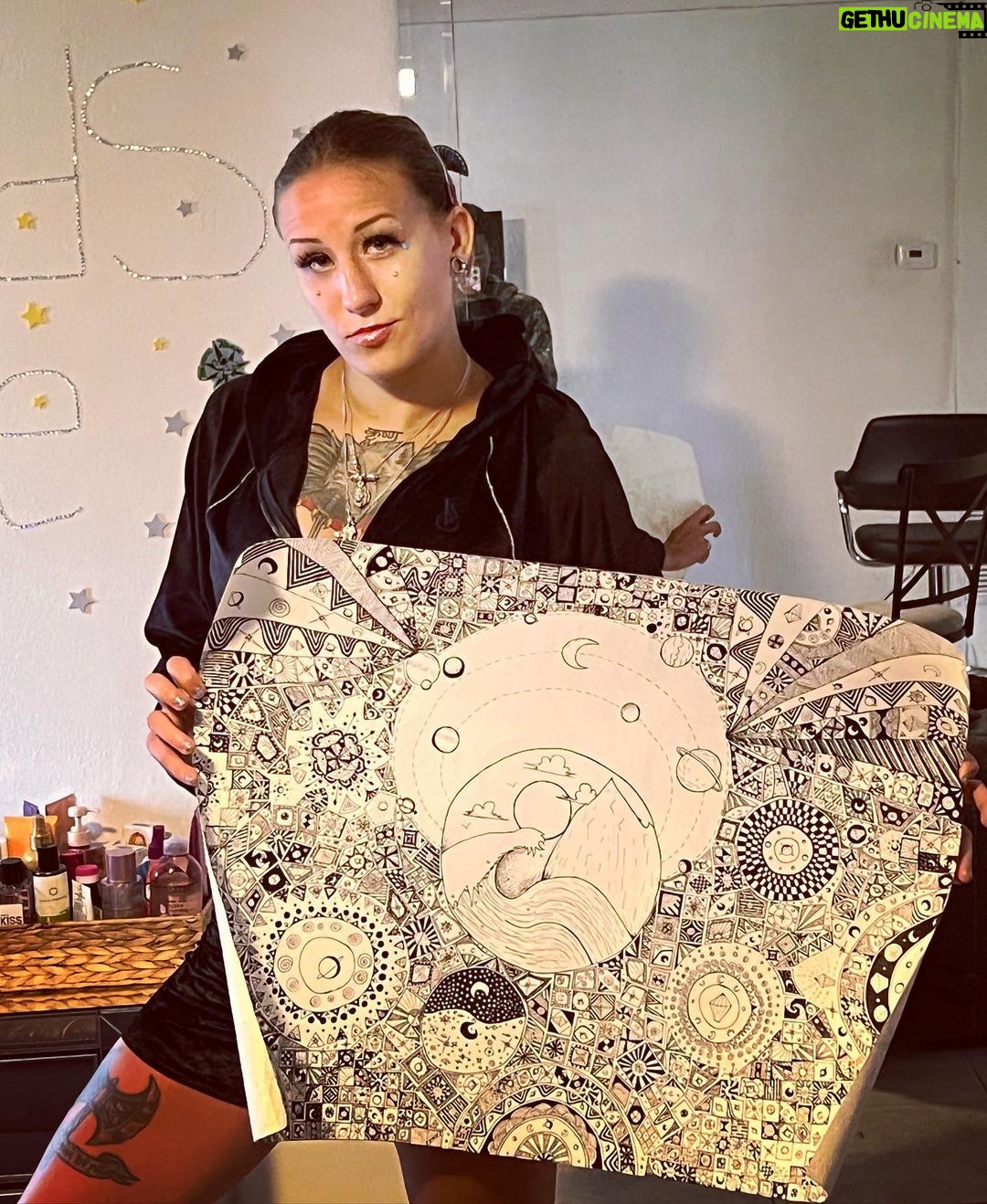 Mariya Agapova Instagram - Самая большая картина, которую я когда либо писала за свою карьеру художницы. 🌌 Хочу поместить ее в арт галерею или арт шоу. Писала 7 месяцев в общем. Очень большая работа. 🎨 The biggest piece I have ever made for my artist career. 🌌 I want to place it in an art gallery or art show. I make it 7 months in total. A very huge job. 🎨 #art #artgallery #artshow #thebiggestpiece Pompano Beach, Florida