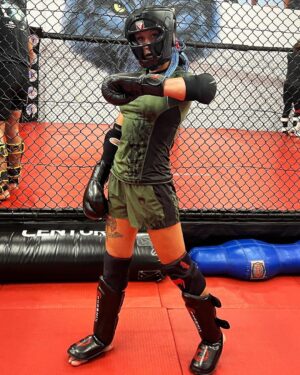 Mariya Agapova Instagram - Хороших выходных вам, друзья! 👊🏝

Have a great weekend, friends! 👊🏝
#sparring 
#weekend 
#training 
#beach