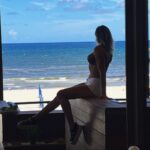 Mariya Agapova Instagram - Нормальные люди боятся и переживают за свою жизнь и здоровье. Но мы не из таких людей😂 Normal people are afraid and worry about their lives and health. But we are not those type of people😂 #beach #rest Pompano Beach Pier