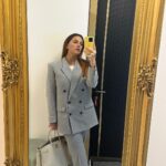 Mariya Shumakova Instagram - Эх закрутила меня круговерть земная: я вам и актриса, и таролог, страстный любитель жизни и в целом, эзотерик со стажем! 🌪️ Но секретом мастерства владею! Поможет в любой сфере жизни))))🧙🏻 А кто хочет расклад ТАРО, пишите в «хочу расклад» в директе!🐈‍⬛