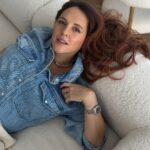 Mariya Shumakova Instagram - Беременность открыла мне “dolce far niente”(Итал.) - сладкое ничего неделание♥️. Я всегда была, как паровоз, куда-то тащилась, что-то делала, а вот так бесцельно залечь на диване не могла. А как вы расслабляетесь? Как отдыхаете? Умеете найти время для себя и отключить мозг от дел/суеты/обязанностей?