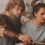 Mariya Shumakova Instagram - А на @wink.russia уже вышли все серии семейной сказки «Недетское кино»🎄! В одной из главных ролей красавица Тула! ❤️❤️❤️ А вы что посоветуете смотреть в режиме новогодний-диванный?