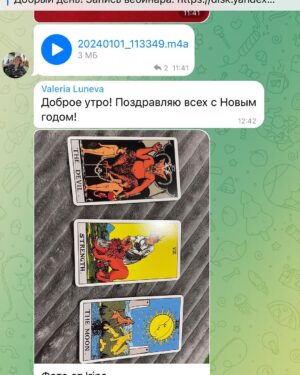 Mariya Shumakova Instagram - А мы как-то очень стремительно влетели  в 2024 год!🎄Не могу сказать, что устала отдыхать: с 1 января ученицы 3 потока ТАРО старательно присылают домашку, по традиции снимаем рилсы (завтра выйдет про мои любимые святочные гадания🧙🏻), пишем ТАРО-бот (надеюсь скоро выпустим), отсмотрели премьеру сериала с моим участием «Недетское кино» и конечно не забываю про сценарное  дело.  Так что ленивые каникулы прошли мимо!😜

А как вы? Устали отдыхать?🎄