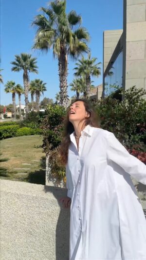 Mariya Shumakova Instagram - Друзья! 🔮

7 ноября начинаем бесплатный интенсив «Квантовый скачок»!🧙🏻 

3 недели мы будем вместе практиковать эффективные техники, проверенные моим личным опытом!  Только то, что по-настоящему работает) 🌬️

Фантазируйте по полной, не отказывайте себе в желаниях и помните, что единственный человек с кем вы можете работать - это вы сами. Загадывайте желания исключительно для себя любимых.❤️

И поделюсь любимой цитатой Альберта Эйнштейна: «Логика может привести Вас от пункта А к пункту Б, а воображение — куда угодно».

Ссылка на Дзен в шапке профиля)
