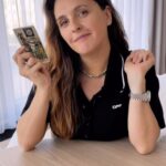 Mariya Shumakova Instagram - На вопрос «Как относитесь к ТАРО?🔮» самый частый ответ подписчиков был: боюсь негативного расклада! На примере, одного из самых «страшных» арканов Смерть, убедитесь, что Таро, как и жизнь не бывает черно-белой. Есть масса нюансов и главное в любой ситуации есть свет! И вот, кстати, почему хорошо смотреть себе самой на ТАРО. Тарологи бывают разные и могут такое вам увидеть🤯А когда четко знаешь символы, умеешь точно вывести нужную трактовку даже «Смерть» может оказаться не такой уж и страшной! Пишите в директ «хочувчат» и я пришлю вам ссылку на закрытый ТГ-канал, где будут интересные видео, ссылки на вебинары, а главное ‼️‼️вы первые узнаете о старте продаж 2-го потока моего авторского курса «Основы Таро» и сможете его купить по первой волне самой выгодной цены!