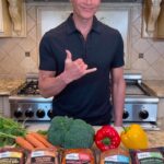 Mark Dacascos Instagram – Aloha! @culinarychamps is in @ralphsgrocery 🙏🏽❤️🤙🏽 @alanwongs @juliedacascos