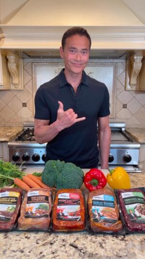 Mark Dacascos Instagram - Aloha! @culinarychamps is in @ralphsgrocery 🙏🏽❤️🤙🏽 @alanwongs @juliedacascos