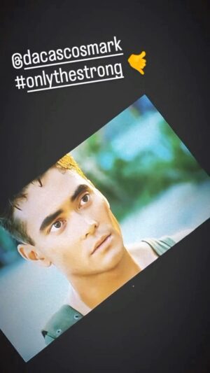 Mark Dacascos Instagram - Aloha! Only the Strong; a loooooong time ago, when I was 28 years old and @mestre_amen_santo_ was even younger. 
@bbcc.capoeirabatuque #LuisEsteban #SheldonLettich #Capoeira #presence #breathe 🙏🏽❤️🤙🏽