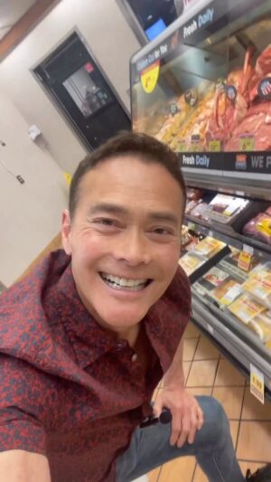 Mark Dacascos Instagram - Aloha! Our @culinarychamps at Ralph’s! 🙏🏽❤️🤙🏽

Repost from @culinarychamps
•
Check out our new line of marinated chicken, beef and pork @ralphsgrocery! We are so excited for you to try them and to see what you make! They are delicious, flavorful, and so easy to prepare, featuring recipes by Chef Alan Wong @alanwongs Show us what you make for dinner with Culinary Champions!