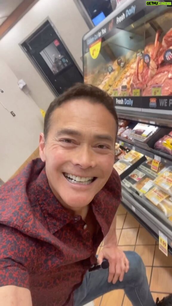 Mark Dacascos Instagram - Aloha! Our @culinarychamps at Ralph’s! 🙏🏽❤🤙🏽 Repost from @culinarychamps • Check out our new line of marinated chicken, beef and pork @ralphsgrocery! We are so excited for you to try them and to see what you make! They are delicious, flavorful, and so easy to prepare, featuring recipes by Chef Alan Wong @alanwongs Show us what you make for dinner with Culinary Champions!