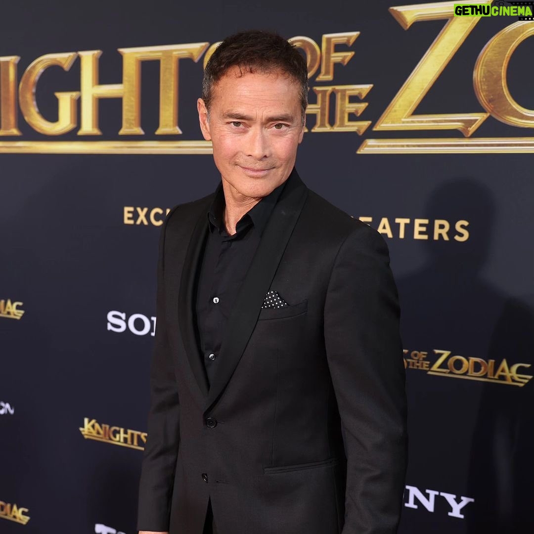 Mark Dacascos Instagram - Aloha! @kotzmovie LA premiere…🙏🏽❤️🤙🏽 Repost from @kotzmovie • It’s written in the stars with the cast of #KnightsoftheZodiac at the Los Angeles Premiere! 💫 Get tickets now: https://www.kotzmovie.com #famkejanssen