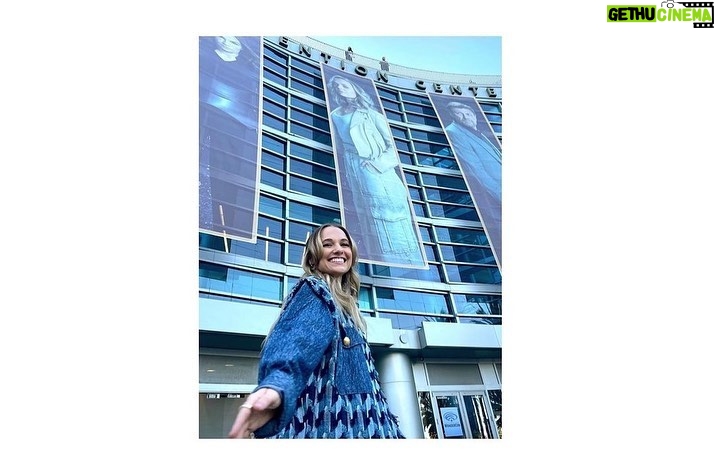 Mark Dacascos Instagram - @kotzmovie @wondercon @madisoniseman #famkejanssen @diegotinoco @nickstahl #Yoshiikezawa #DanLarson Repost from @madisoniseman • Thank you for the best weekend @wondercon !! And thank you to everyone who came out to support @kotzmovie ✨🤍